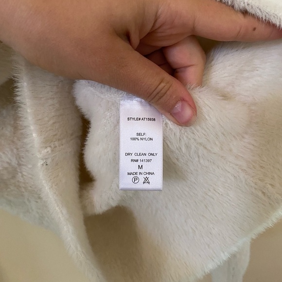 ASTR THE LABEL CROP IVORY FUZZY SQUARE NECK SWEATER COZY WINTER SIZE M - Picture 7 of 7